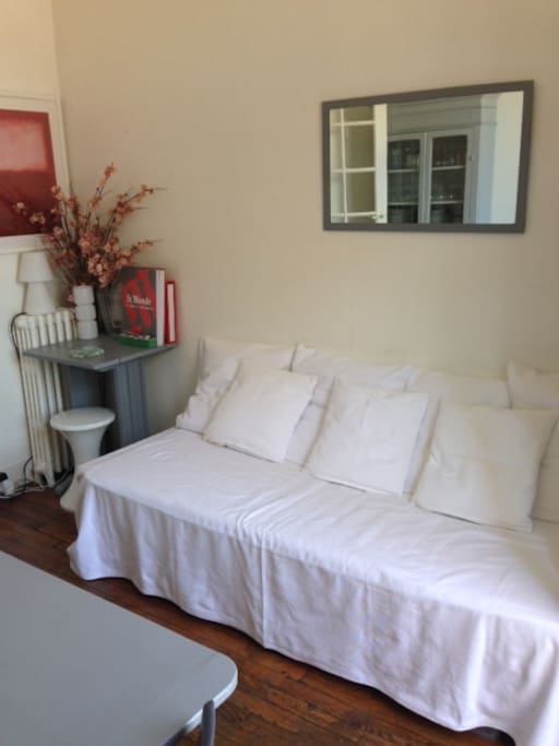 salle à manger avec un vrai lit pour une personne (sleep 1)
accès terrasse