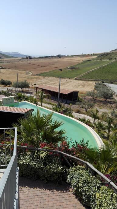 Visuale piscina dalla terrazza