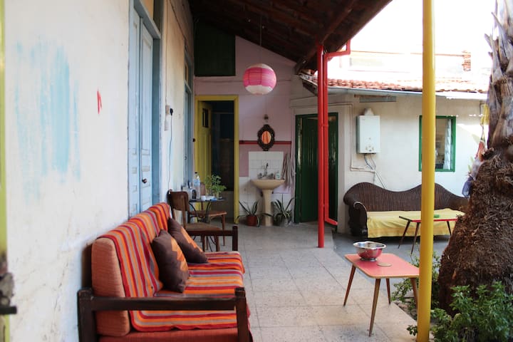 Comfy room with nice garden in the city center