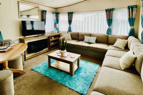 Popular Airbnb listing: ABI Oakley Caravan with Decking in Skegness. in Skegness