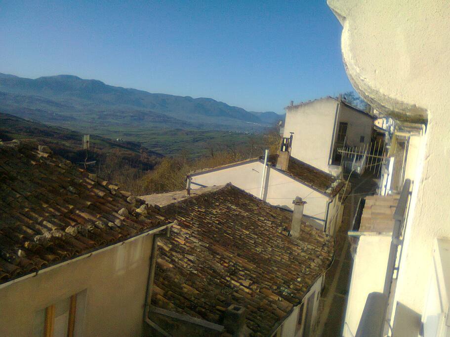 dalla loggia, il panorama e la via Costa sottostante..2012.colori di gennaio