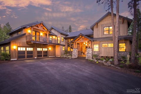 Deschutes Forest Lodge - An Estate in the Woods!