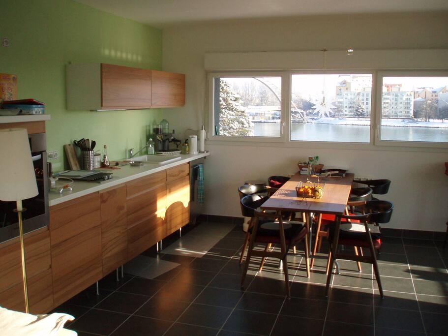 Küche+Salon
1 grosser Raum
1 Schlafzimmer,
1 Bad/ WC seperat