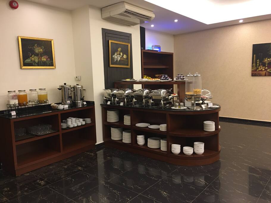 DownTown Breakfast Area