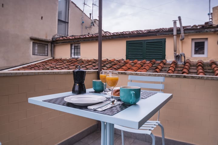 For LARGE groups/families at 100m from the DUOMO gallery image 3