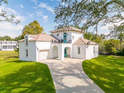 Dog friendly; 5 minute walk to Long Beach Harbor