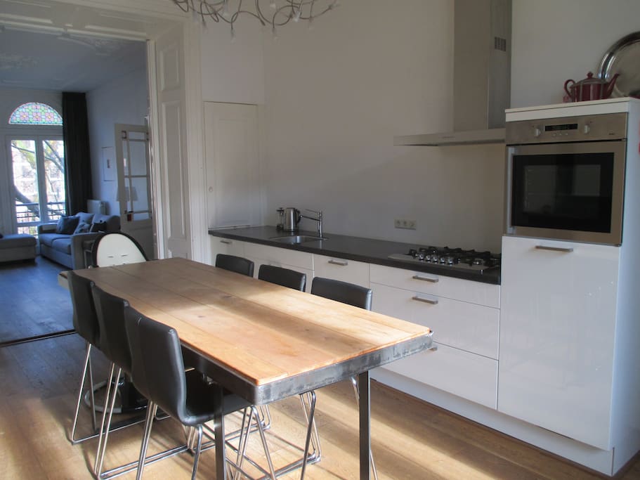 Dining area for 6 persons.
Childrens high chair also included.