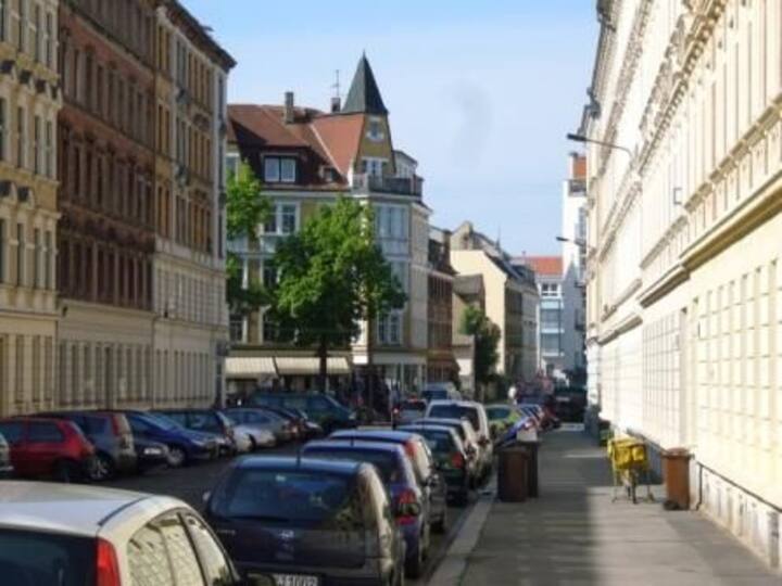Imazhi 1 i listimit "AKOMODIM PËR PANAIRIN E LIBRIT"