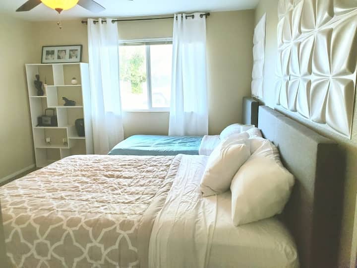 "5 estrellas durante todo el proceso. ¡Esta casa era tan linda y hogareña! ... ¡y camas muy cómodas!" - 5 estrellas | Michelle '20