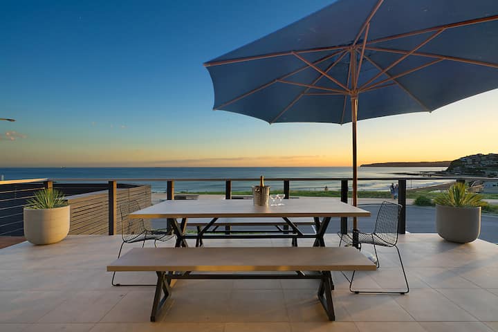 Laid-back Luxury On Merewether Beachfront - Wickham