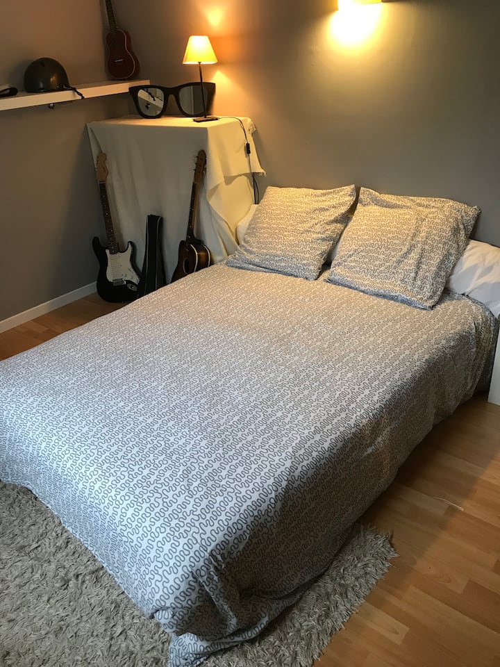 Dhoma e gjumit 2  (krevat 140 cm)