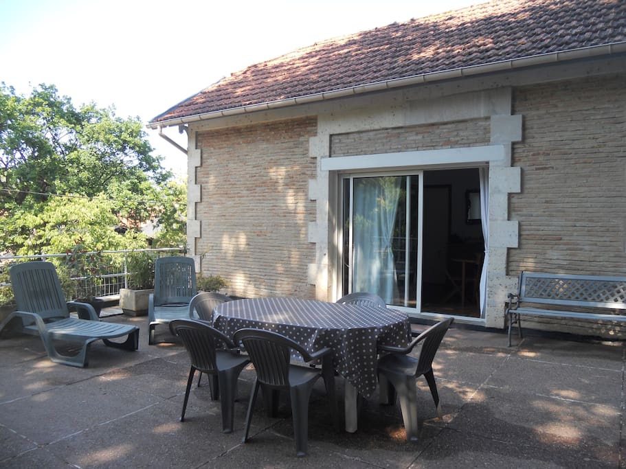 Terrasse ombragée
Appartement à l'étage
