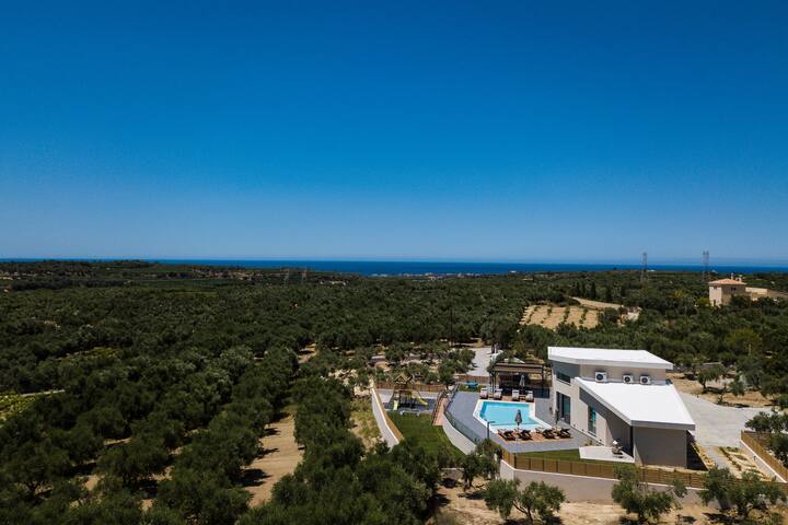 TreeTop Villa I, Views, Pool & Family Escape gallery image 4