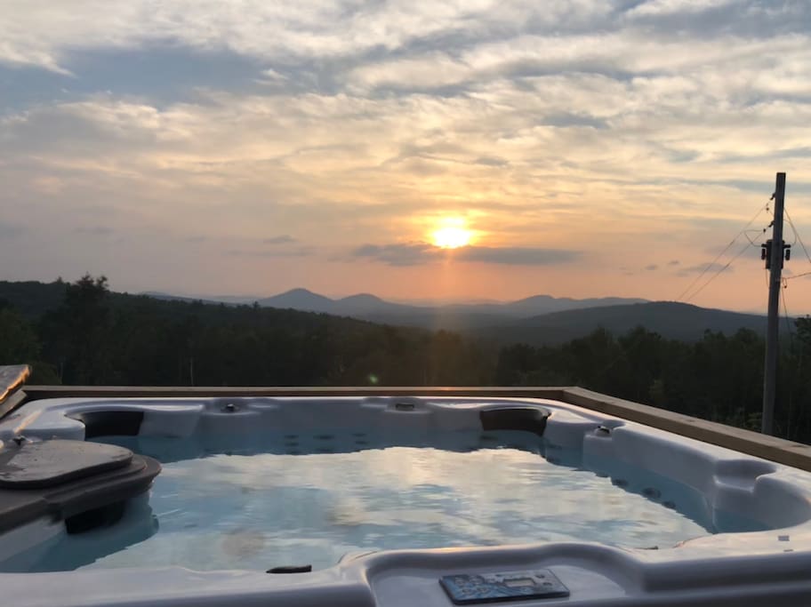 Hot Tub overlooking Mountain Views