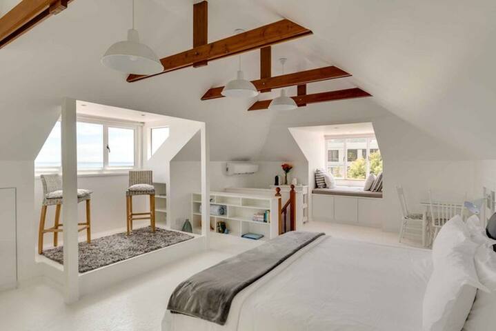 bliss villa – Sea Views Pool HotTub Walk to beach. gallery image 4