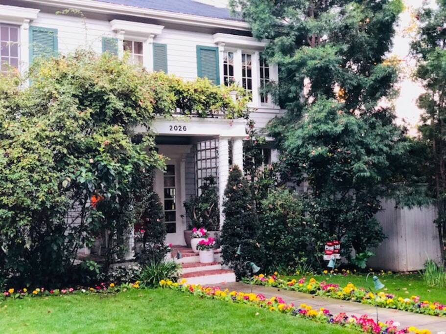 Oxford House. Circa 1922.