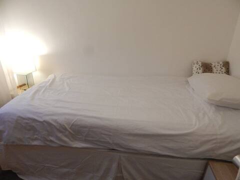 Spacious, Clean, Bright Single Room in Barnet