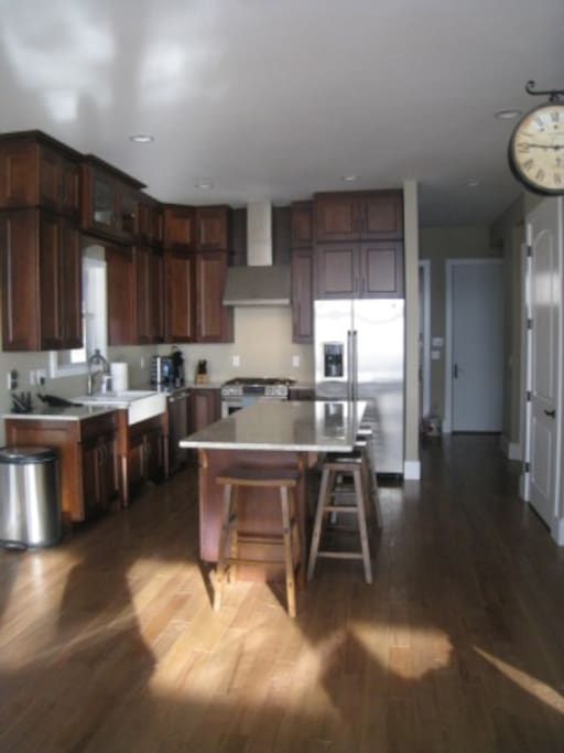 Kitchen with all appliances