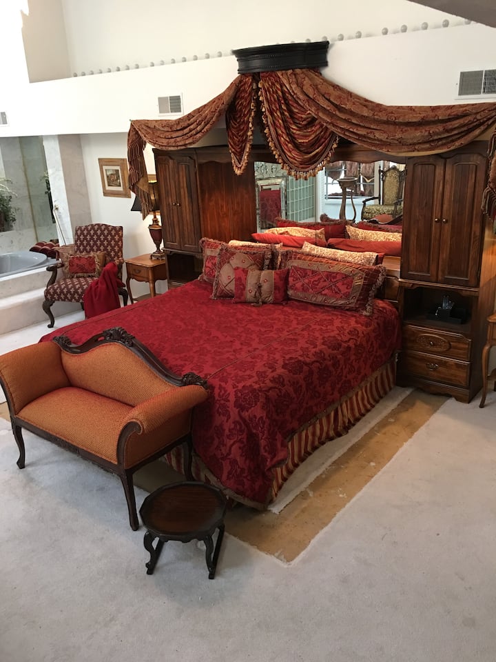 Кралскиот главен апартман!
Џакузи када во
апартман двојни кујни, над туш со големина и одделен WC со биде