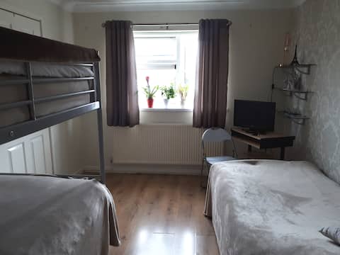 All sporting facilities close 3 beds available