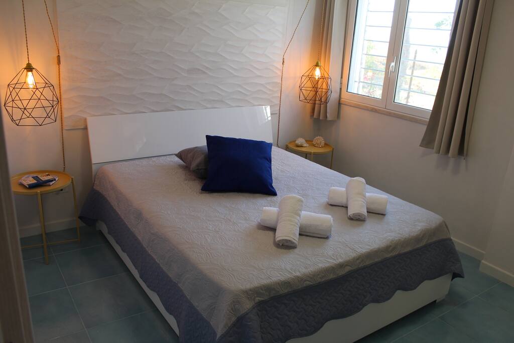 Letto matrimoniale con doghe e materassi ortopedico