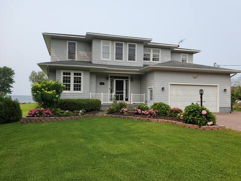 Waterfront Oneida Lake Lux House!