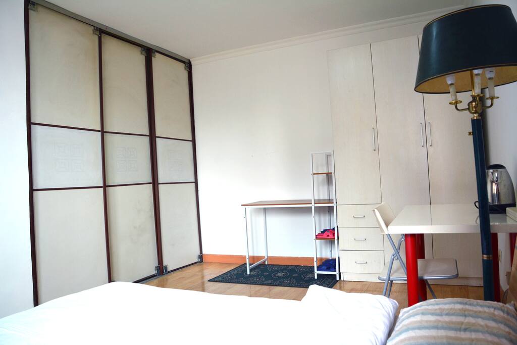 主卧 master bedroom
