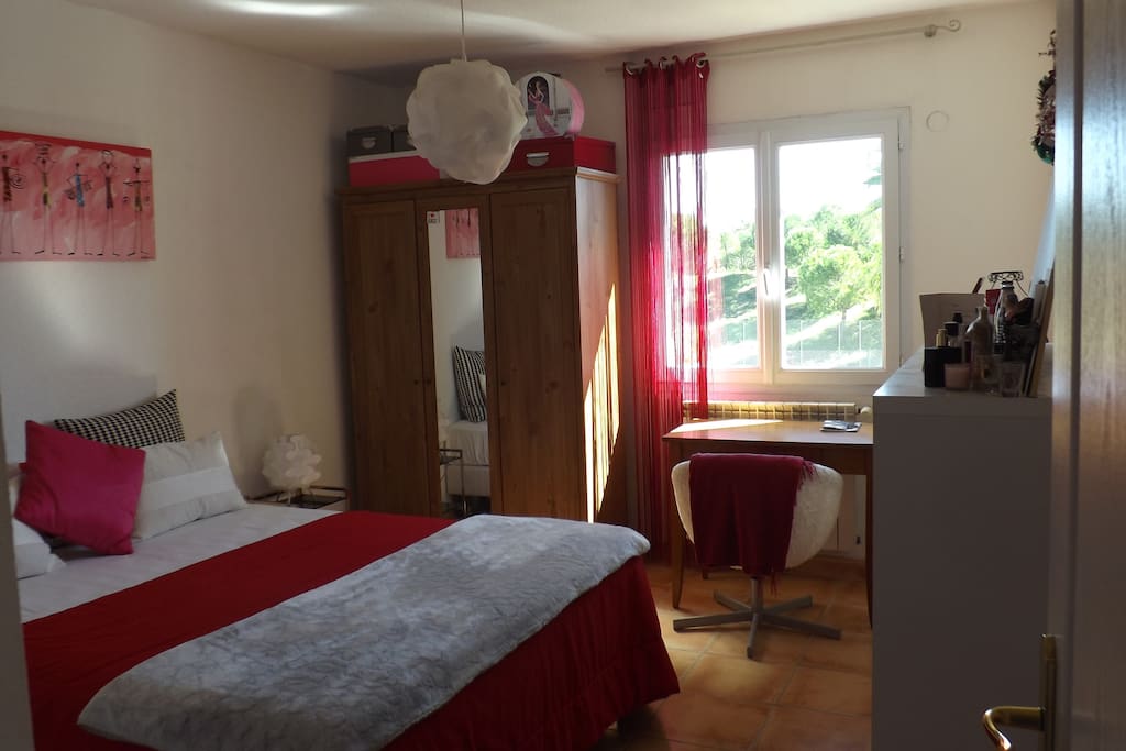 chambre climatisée
réglage individuel
grand lit 1.60 X 2.00