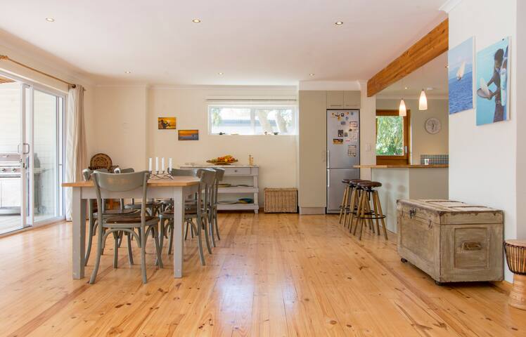 Orca Close Hideaway gallery image 3