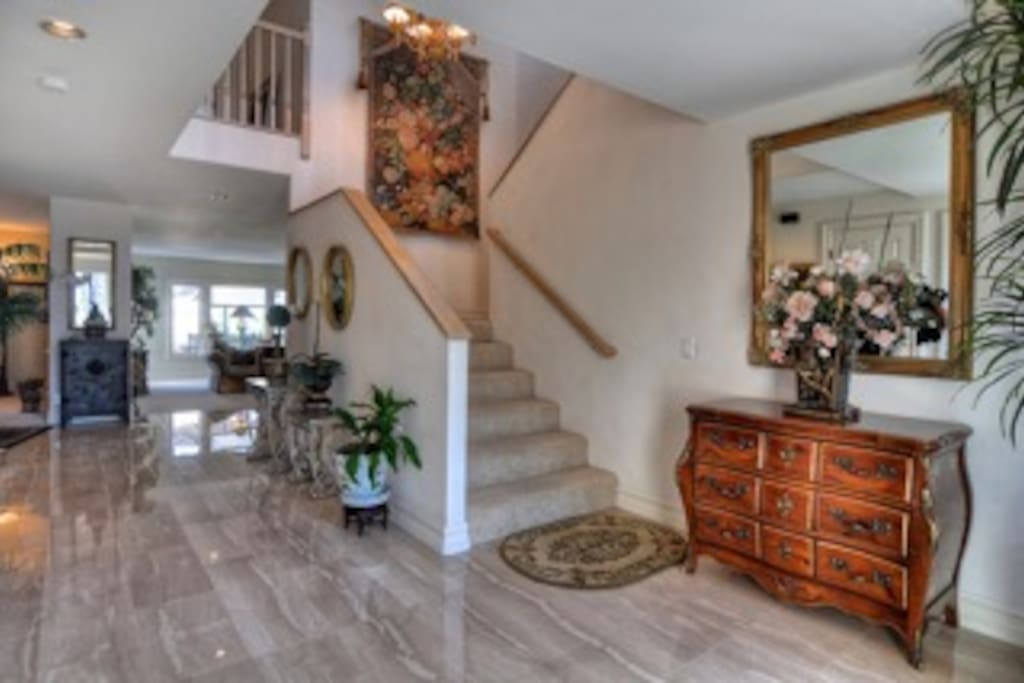 ELEGANT FOYER
