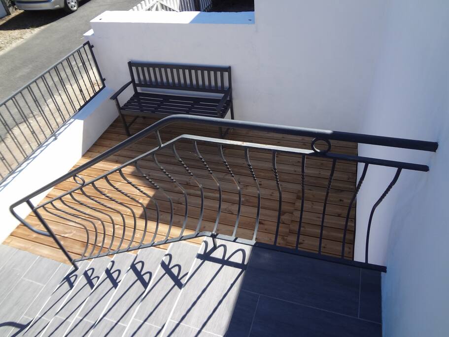 La petite terrasse détente (au RDC).