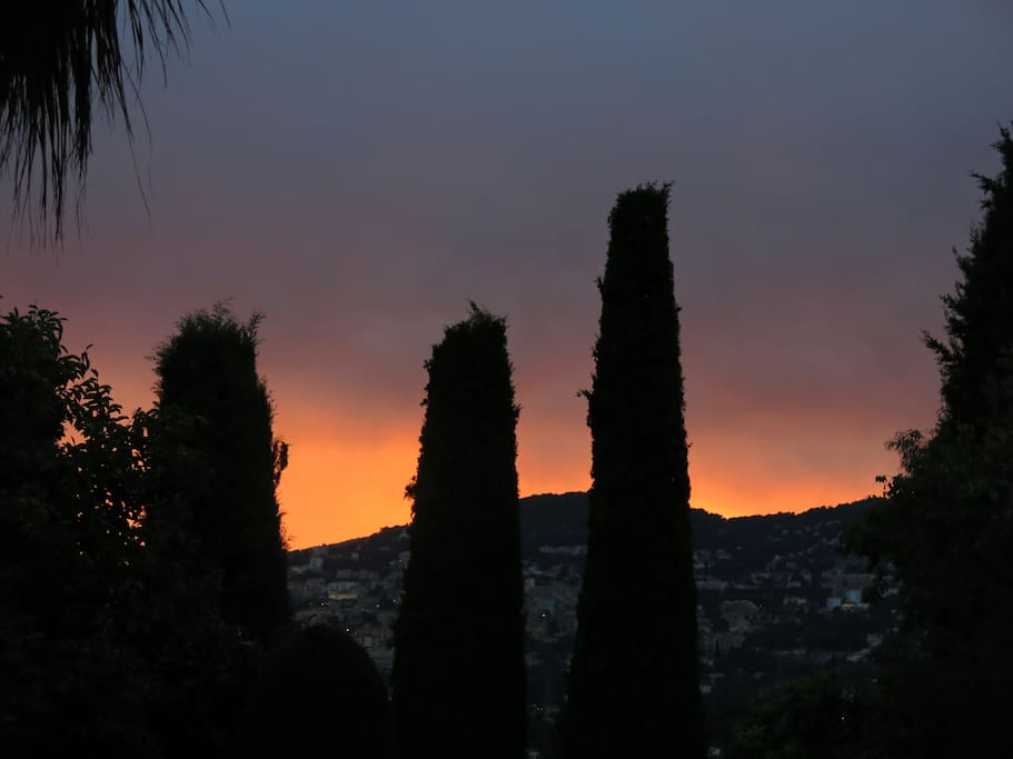 Dusk,Outdoors,Sky,Sunlight,Sunrise