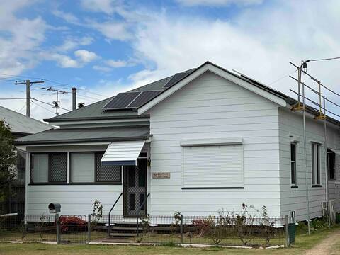Beatrice Cottage - Comfortable Airconditioned Home