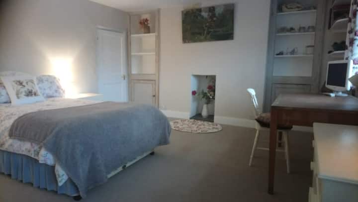 87 East Street Room 4 - Ashburton