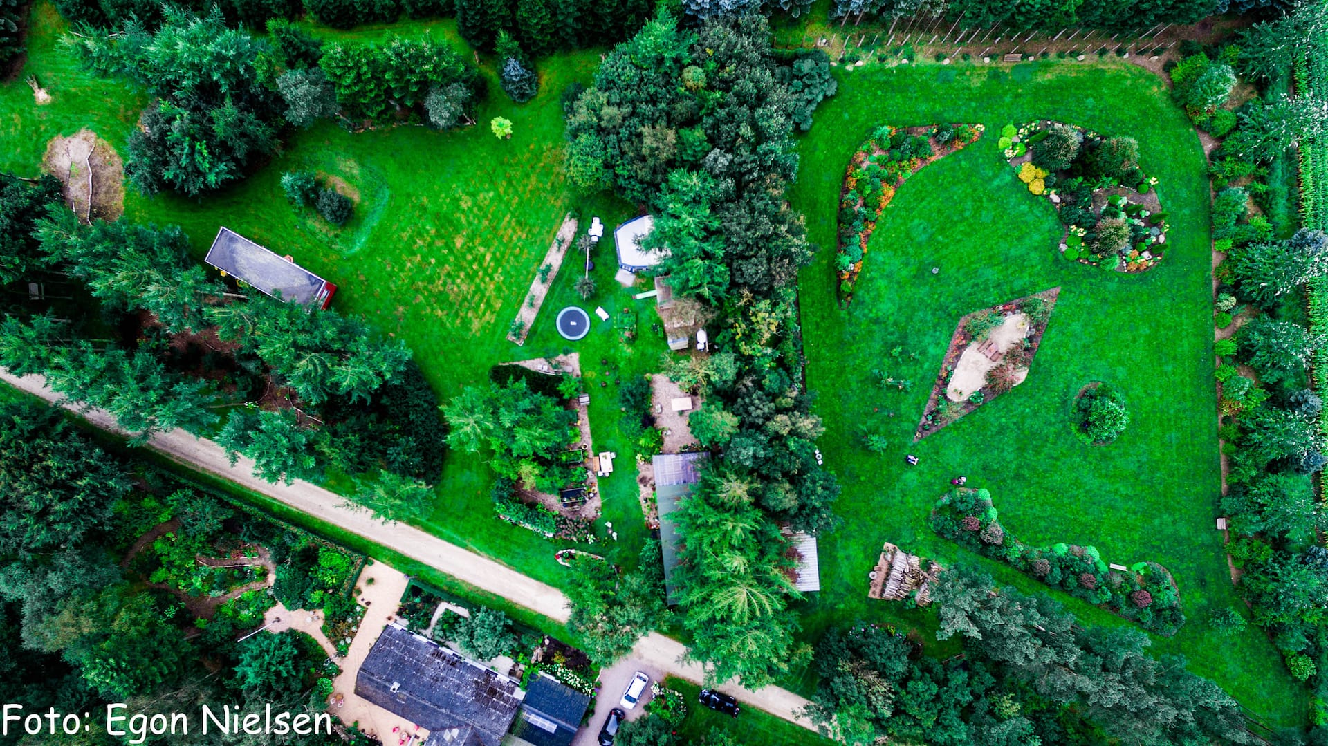 Open year-round for vacations and leisure activities in a large garden and park. — photo 4