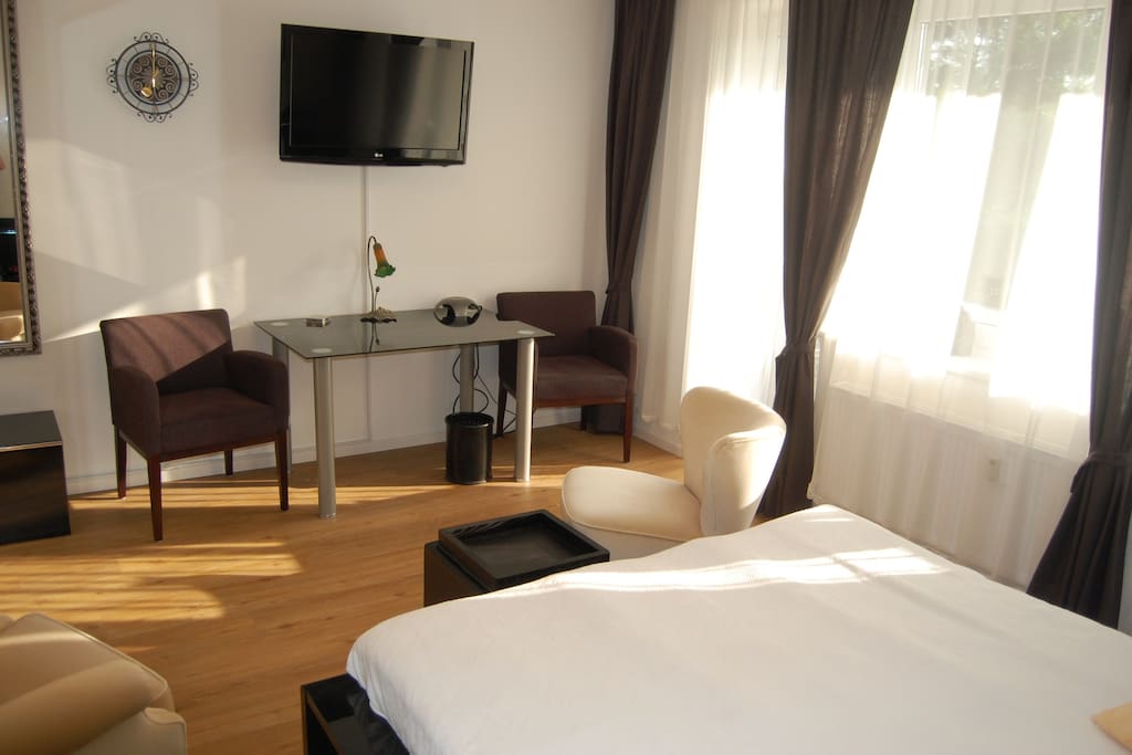 Zimmer mit Balkon