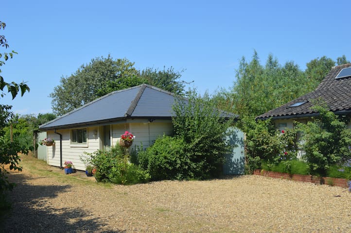 Brancaster Cottage - Beach bolthole