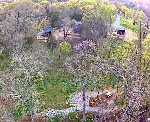 Entire High Bank Property 3 Riverfront Tiny Cabins