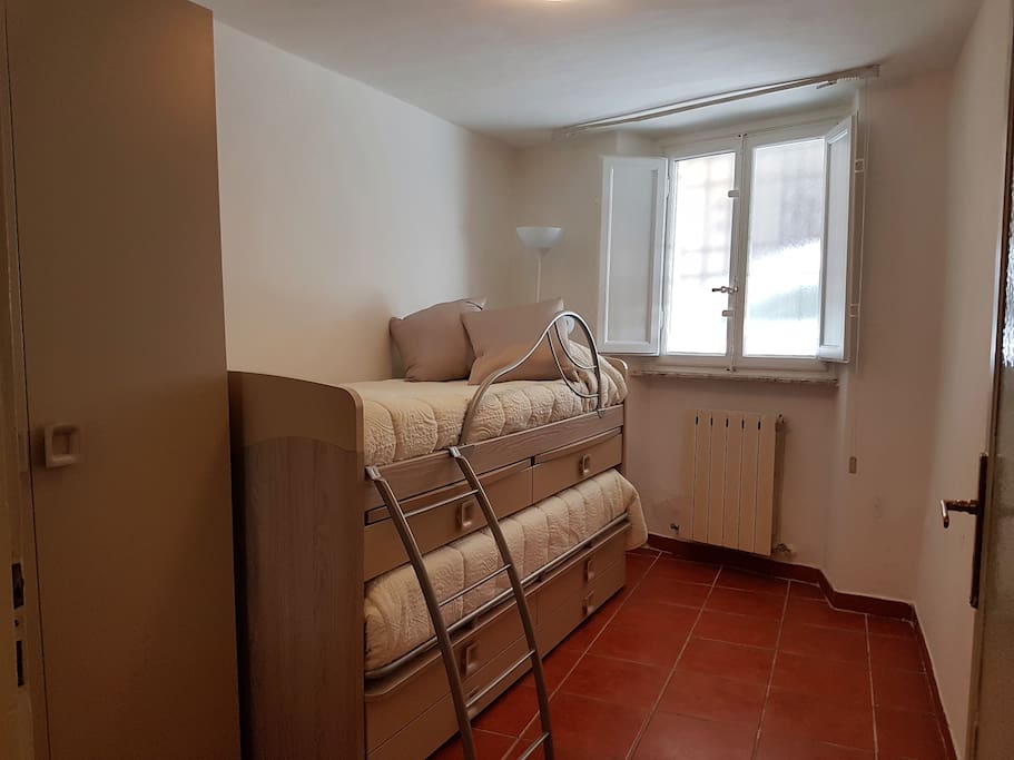 Bedroom with two single beds