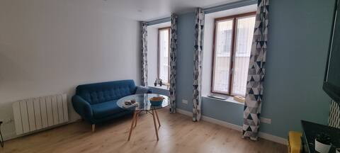 Bright studio, comfortable sleeping area 200 m train station