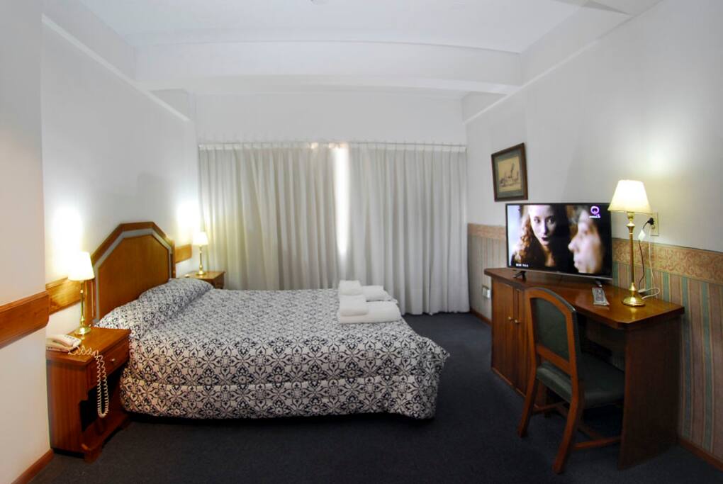 QUEEN BEDROOM