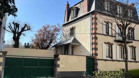 Maison Berthelot: unique and central