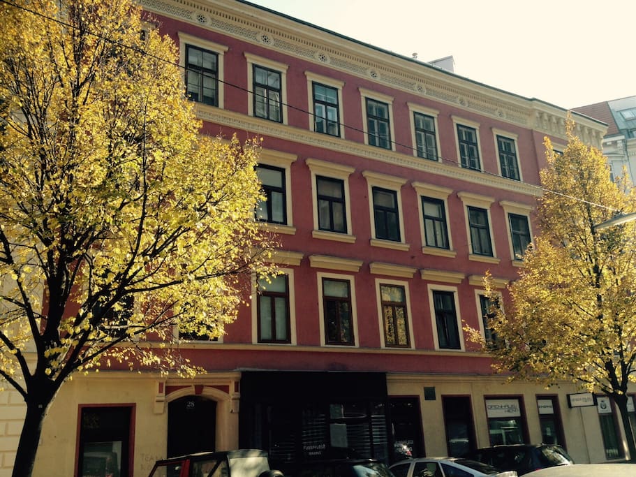 Beautiful apartment building, located on a small street with parking directly in front. Parking tickets can be purchased from a Tabak (shop) or from an Ubahn (subway/metro/underground) ticket machine.