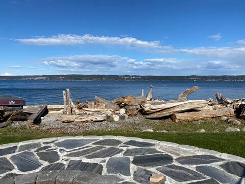 Whidbey Island No-Bank Waterfront Beach House