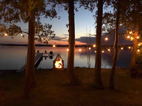 Warm, sandy beach Lake Aylmer (CITQ-300830)