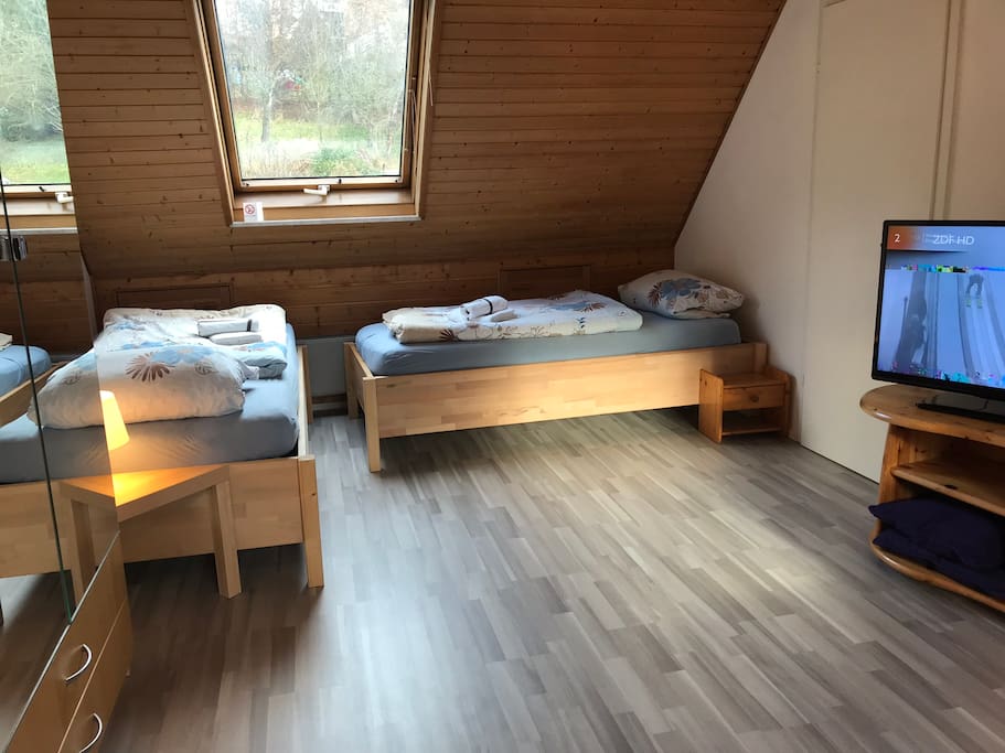Wohnzimmer mit Schlafbereich