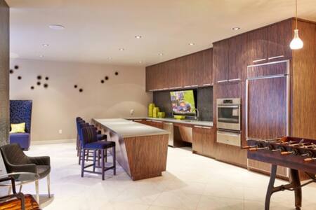 Luxury Midtown/Med Center/Main Street Wonder