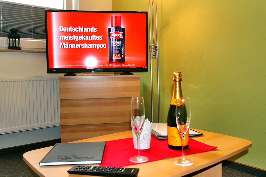 Wohnbereich mit Full-HD-TV