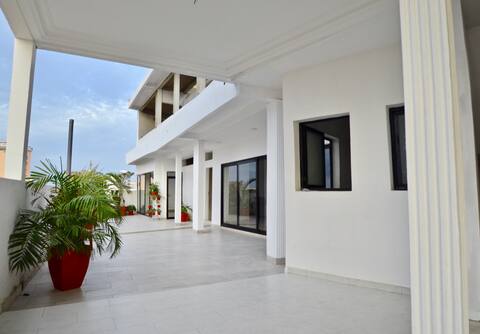 Rooftop sea view Penthouse for 14 pers in Almadies