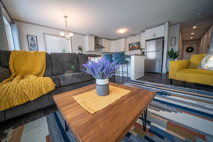 Mtn Views | A/c | Garage | Large Deck | Parking - Invermere